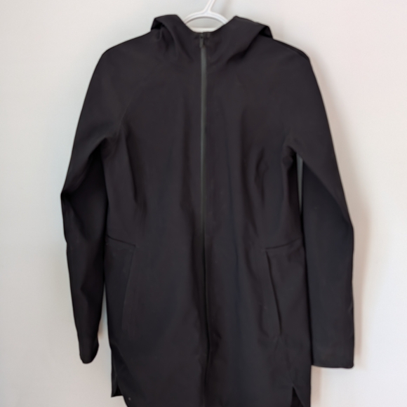 lululemon athletica Jackets & Blazers - Women's Lululemon Classic Black Raincoat